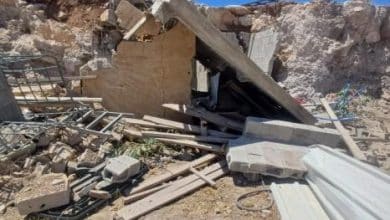 الاحتلال يهدم منزلين بدويين ويجرف أراضي زراعية في العيزرية شرق القدس