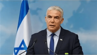 لبيد: العالم بأسره سينبذ "إسرائيل" إذا لم توقِف الحرب