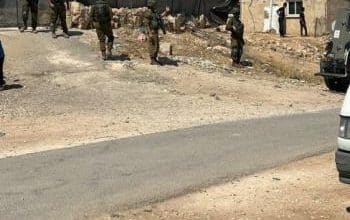 الاحتلال يقتحم بيت عزاء الشهيد عودة الهذالين في أم الخير ويعتقل ناشطتين أجنبيتين