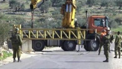 قوات الاحتلال تغلق شارعًا رئيسيًا في حوسان ومستوطنون يحرقون ورشة في بزاريا