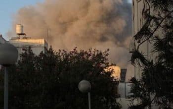 الاحتلال يكثف عدوانه على أحياء مدينة غزة بقصف جوي ومدفعي مخلفا شهداء وجرحى