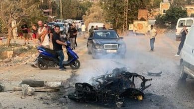 لبنان: إصابة شخصين بغارة إسرائيلية على بلدة عيترون جنوبي لبنان