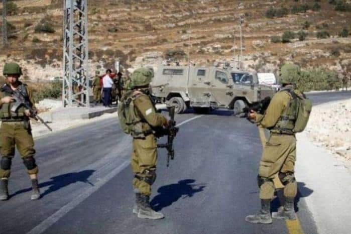 الاحتلال ينصب حاجزا عسكريا على شارع رام الله القدس جنوبا