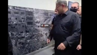 بن غفير يعاقب الأسرى بإجبارهم على مشاهدة صور للدمار في غزة