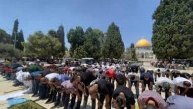 40 ألفا يؤدون صلاة الجمعة في الأقصى