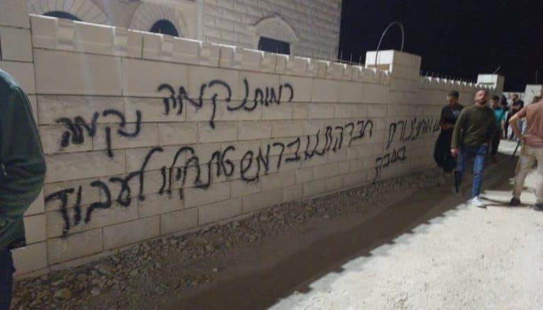 مستوطنون يهاجمون بلدة عطارة شمال رام الله