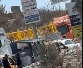 الاحتلال ينصب بوابة حديدية عند مدخل الرام شمال القدس