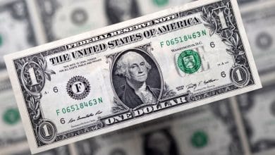 الدولار يستقر قرب أدنى مستوى في 4 سنوات