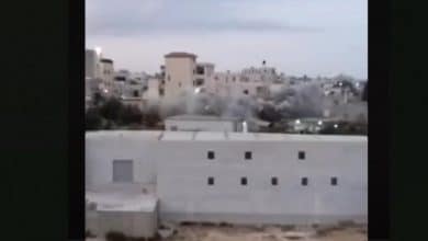 قوات الاحتلال تفجر منزل الأسير ثابت مسالحة في بيت عوا
