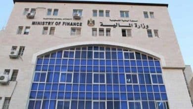 المالية: صرف رواتب الموظفين العموميين عن شهر حزيران اليوم بنسبة لا تقل عن 50% وبحد أدناه 2000 شيقل