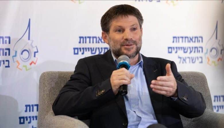 سموتريتش يقتطع المزيد من أموال "المقاصة" بذريعة فاتورة الكهرباء