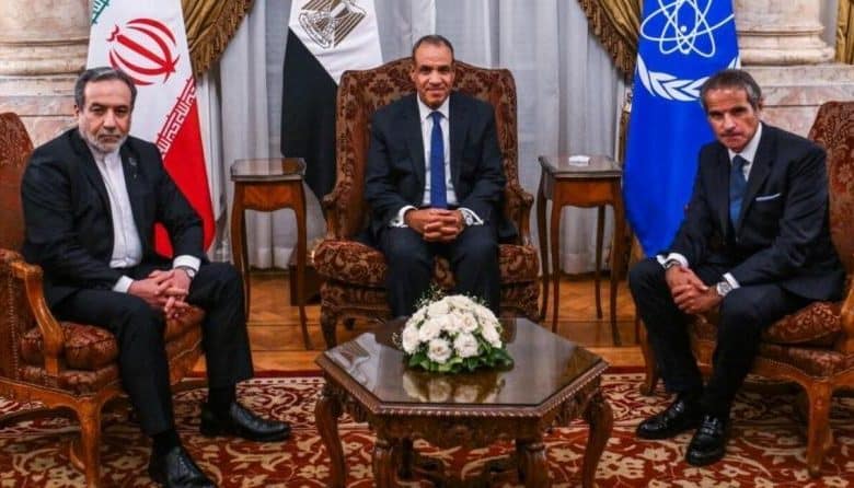 اتفاق بين إيران والوكالة الذرية في القاهرة لاستئناف التفتيش النووي