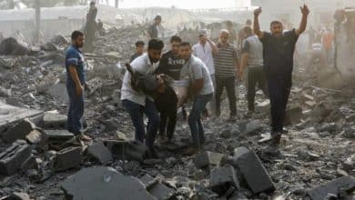 13 شهيدا وإصابات جراء قصف طائرات الاحتلال خيمة تؤوي نازحين بالنصيرات وسط قطاع غزة