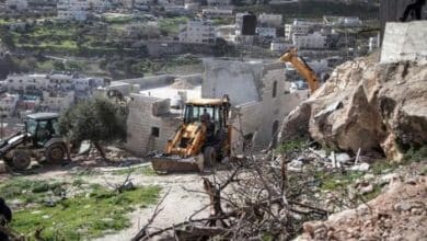 الاحتلال يُخطر بوقف العمل في 5 مساكن ومنشآت زراعية جنوب الخليل