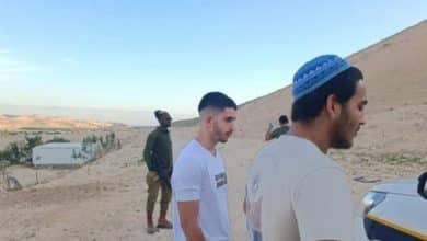 مستوطنون يهاجمون تجمعا بدويا قرب بلدة جبع شرق القدس المحتلة