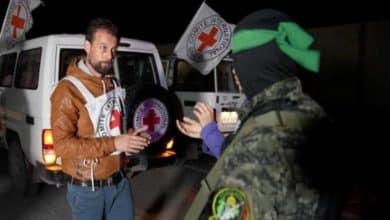 "القسام" تعلن العثور على جثة أحد الأسرى الإسرائيليين في حي التفاح