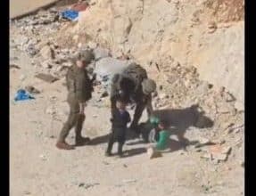 الاحتلال يعتدي على طفلين بالضرب في مدينة الخليل