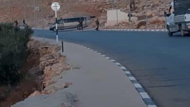 الاحتلال يغلق مدخل المغير شمال شرق رام الله
