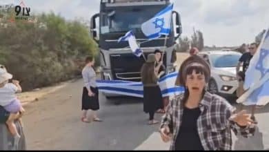 مستوطنون يعرقلون وصول شاحنات المساعدات إلى قطاع غزة