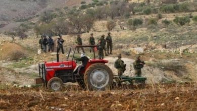 الاحتلال يحتجز عددا من المزارعين في رنتيس غرب رام الله
