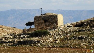 مستوطنون يدمرون محتويات مسجد خربة طانا شرق نابلس