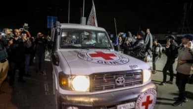 الصليب الأحمر: الأيام المقبلة حاسمة وعمليات تبادل الأسرى يجب أن تتم "بسلامة وكرامة"