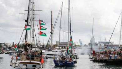 الاحتلال يهاجم سفن أسطول الصمود العالمي.. احداهن تدخل مياه غزة الاقليمية