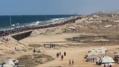 عشرات آلاف النازحين يعودون إلى مدينة غزة مع دخول وقف إطلاق النار حيز التنفيذ