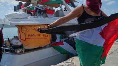 سلطات الاحتلال سترحل عشرات الناشطين كانوا على متن "أسطول الصمود" إلى اليونان