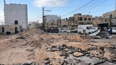 الاحتلال يجرف شارعا رئيسيا وسط مدينة طوباس ويغلق مدخلها الجنوبي