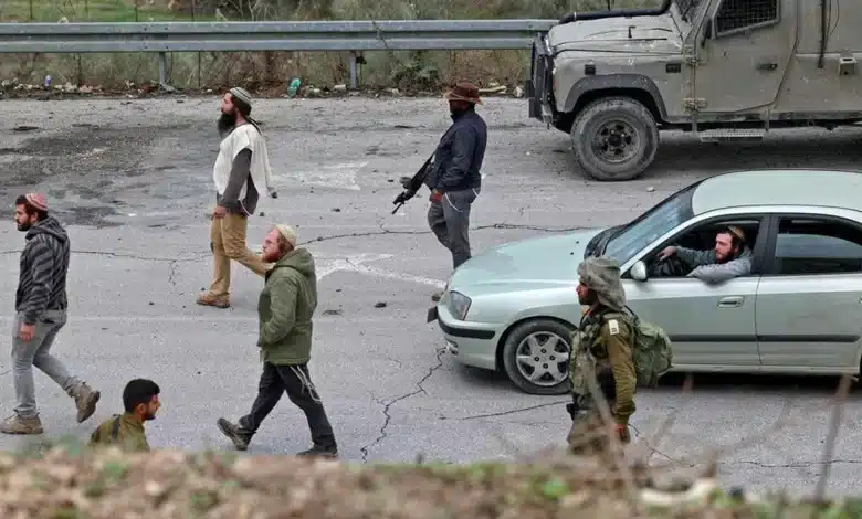 مستوطن يحاول للمرة الثانية دعس أطفال ومواطنين في يطا جنوب الخليل