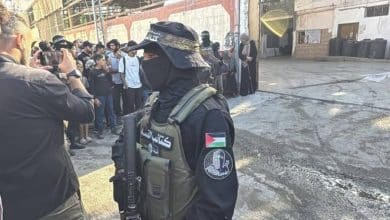 القسام تعلن تسليم جثتي أسيرين إسرائيليين الليلة