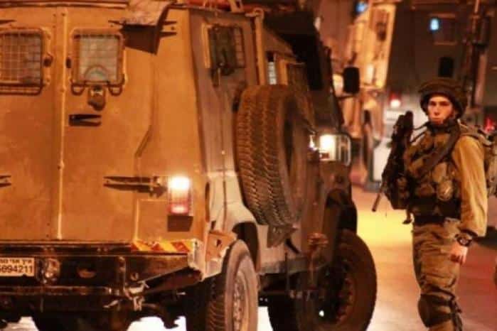 الاحتلال يقتحم قرية بورين جنوب نابلس وتخلي عائلتين من منزليهما