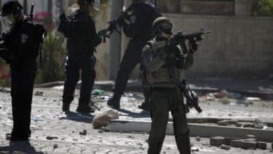 القدس: الاحتلال يقتحم بلدة حزما وينكل بالشبان
