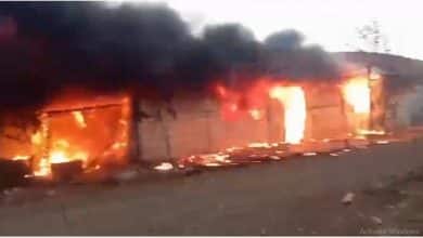 مستوطنون يحرقون بيوت المواطنين في خلة السدرة شمال شرق القدس