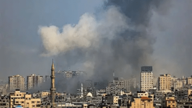 الاحتلال يواصل خرق وقف إطلاق النار.. قصف ونسف منازل في قطاع غزة