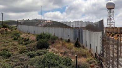 كاتس يهدد لبنان مجددا: "حزب الله يلعب بالنار ورئيس لبنان يماطل"