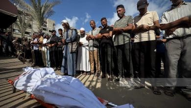 انتشال جثامين 3 شهداء شرق خان يونس