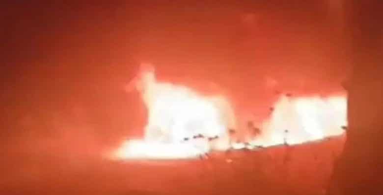 مستوطنون يحرقون "كرفانا" و"بركسا" في مجدل بين فاضل
