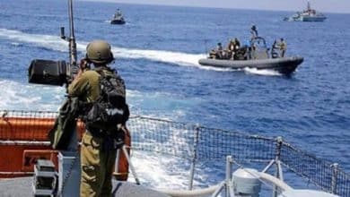 الاحتلال يعتقل 5 صيادين بينهم 3 أشقاء من بحر مدينة غزة