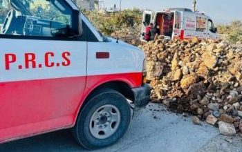 الاحتلال يفرض حصاراً على بيت أمر ويحتجز عشرات المواطنين