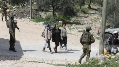 مستوطنون بحماية جيش الاحتلال يقتحمون حمامات المالح في الأغوار الشمالية