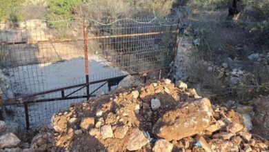 مستوطنون يقتحمون كفر نعمة غرب رام الله ويغلقون مدخل مزرعة