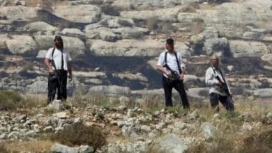مستوطنون يشقون طريقا استيطانية في أراضي عصيرة القبلية