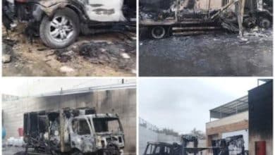 المستوطنون يشنون هجوما واسعا على المنطقة الصناعية شرق طولكرم ويضرمون النيران في شاحنات وأراضٍ زراعية