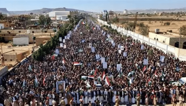 في ذكرى الاستقلال.. مسيرات اليمن: لن نترك الشعبين الفلسطيني واللبناني