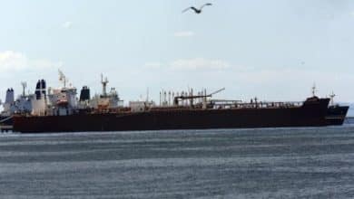 النفط يصعد بعد قرار ترامب فرض حصار بحري على الناقلات في فنزويلا