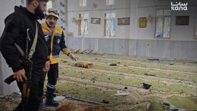 5 قتلى و21 مصابًا في انفجار داخل مسجد بحمص أثناء صلاة الجمعة