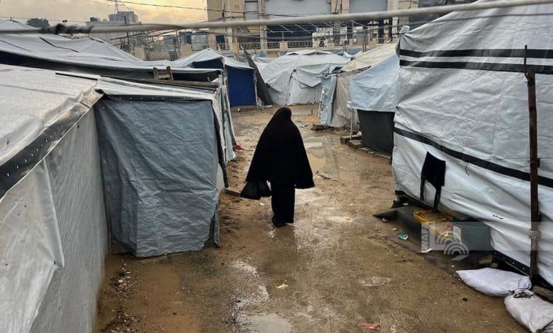 انهيار منزل وغرق مخيمات في غزة جراء المنخفض الجوي