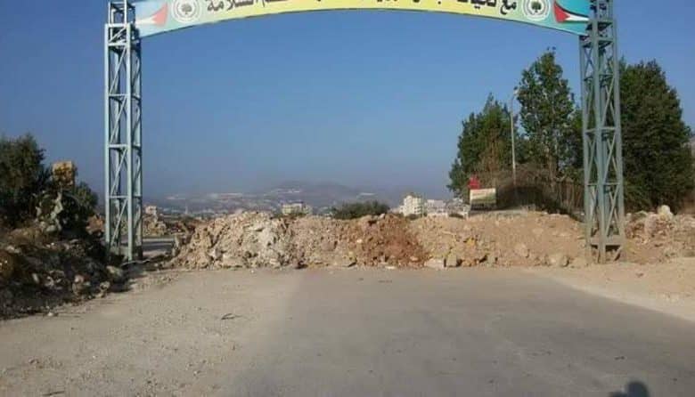 الاحتلال يغلق طريقا زراعية في نحالين غرب بيت لحم